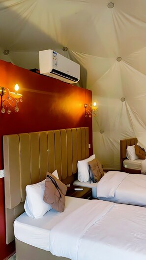 Luxury Triple Room | Premium bedding, down duvets, pillow-top beds, blackout curtains - Romantic Moment Rum (Wadi Rum)