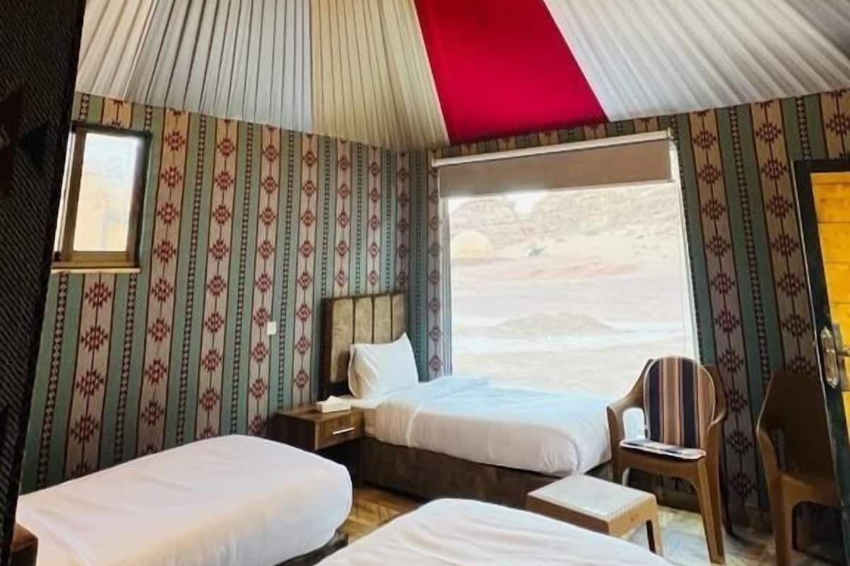Quarto triplo panorâmico | Roupas de cama premium, edredons de pluma, camas com colchões pillow-top