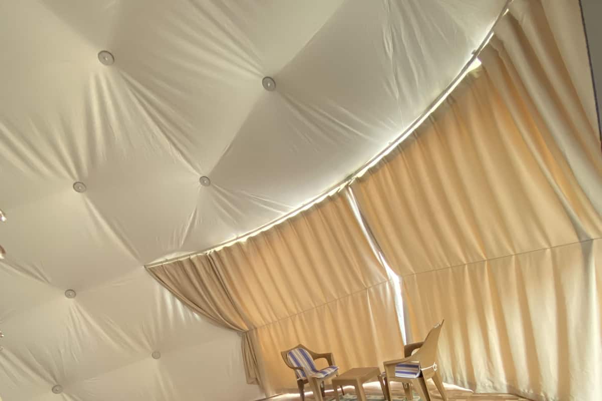 Quarto casal superluxo | Roupas de cama premium, edredons de pluma, camas com colchões pillow-top