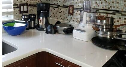 Central 4-bedroom single fam/with private parking