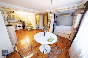 2 bedrooms, in-room safe, iron/ironing board, free WiFi