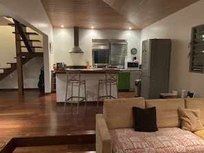 Living area - Moorea Temae Villa Walking Distance Private Beach and Golf (Moorea-Maiao)