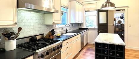 Mikrowelle, Ofen, Herdplatte, Geschirrspüler