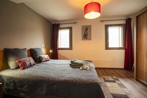 3 bedrooms, WiFi - Wifi, 1st floor, terrace, fireplace or stove, parking, tv, ski locker, 100m², Châtel (Châtel)