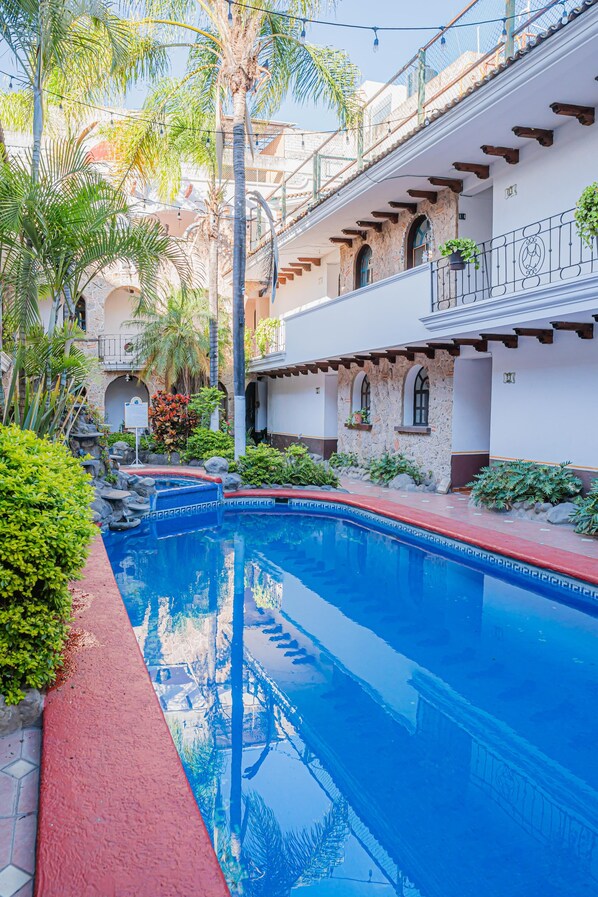 Outdoor pool - Hotel Zapotlan (Zapotlán el Grande)
