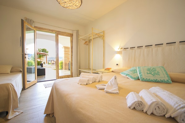 Chambre Triple Deluxe, vue jardin | Draps italiens Frette, literie de qualité supérieure