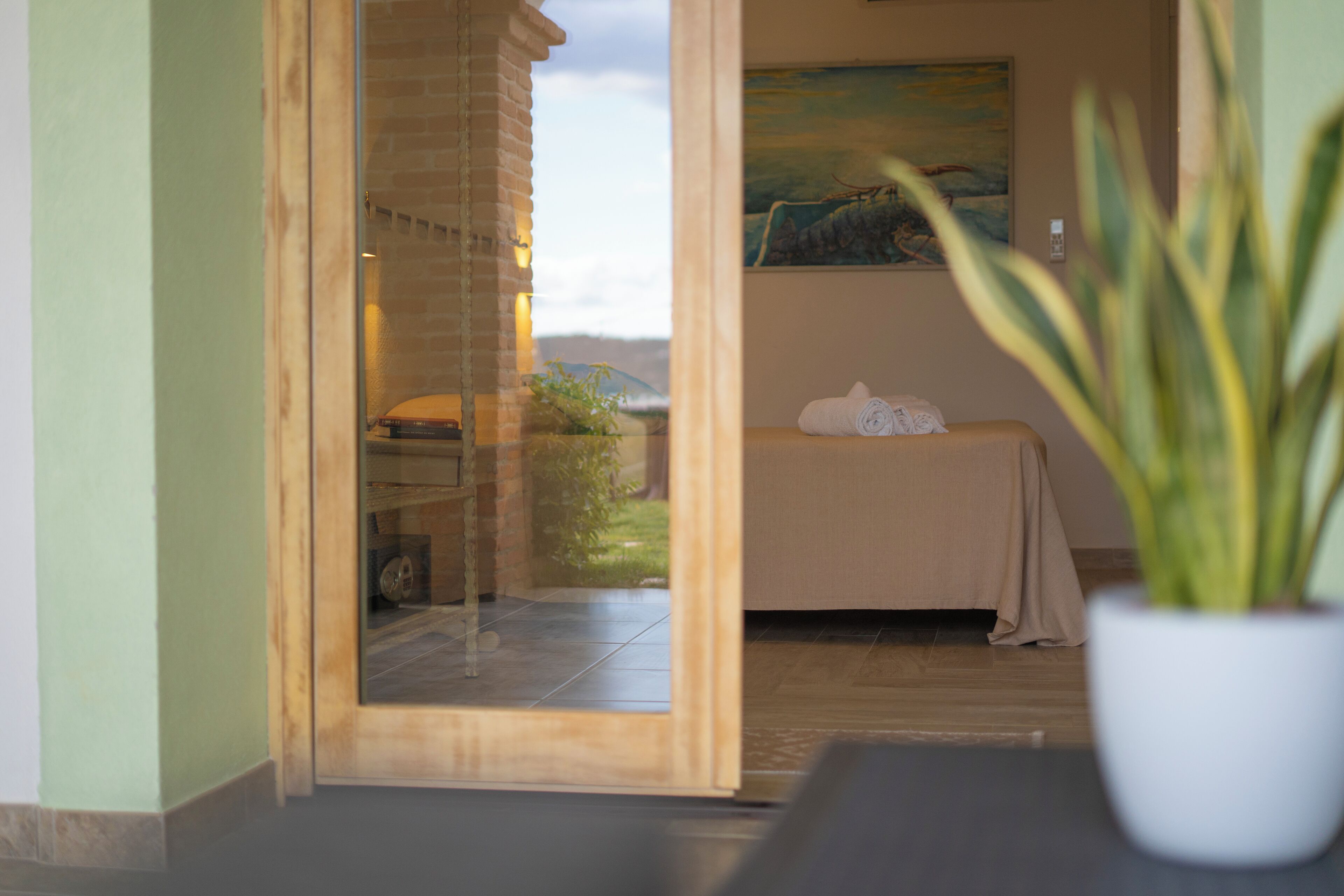 Habitació triple Deluxe, vistes al jardí | Terrassa o pati