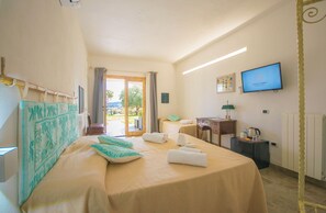 Deluxe Triple Room, Partial Sea View - Hotel Essenza di Mirto  (Siniscola)