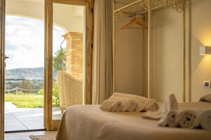 Doppia Deluxe, vista mare parziale | Lenzuola Frette, biancheria da letto di alta qualità