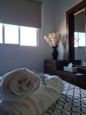 2 bedrooms, iron/ironing board, WiFi, bed sheets