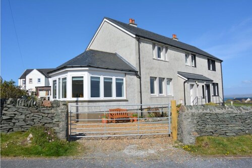 Stunning sea view, 1 minute to beach & conservation village
Sleeps 6, 3 bedrooms