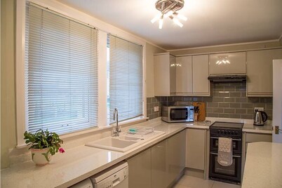 Stunning sea view, 1 minute to beach & conservation village
Sleeps 6, 3 bedrooms