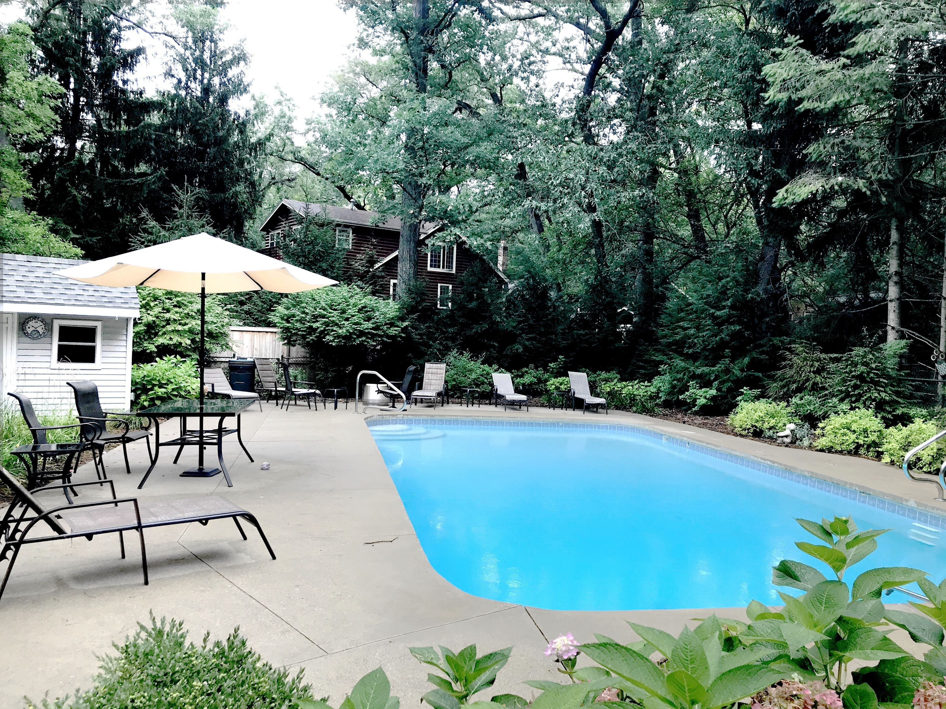 Large home with heated inground pool and hot tub. Close to beach!