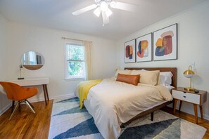 2 bedrooms, desk, iron/ironing board, travel crib - Midtown Cottage - Central Location! 😍 (1) (Tallahassee)