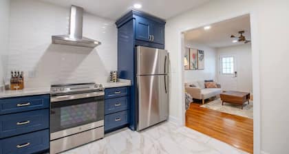 Midtown Cottage - Central Location! 😍 (Duplex)