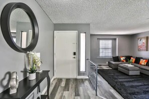 Interior - Beautiful pool home near strip (Henderson)