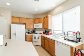 Micro-ondes, plaque de cuisson, lave-vaisselle