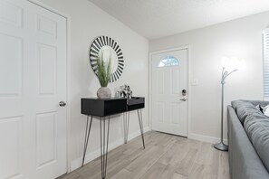 Interior - Beautiful pool home near the strip (Las Vegas)