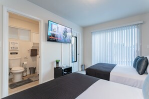 3 bedrooms, WiFi - Beautiful pool home near the strip (Las Vegas)