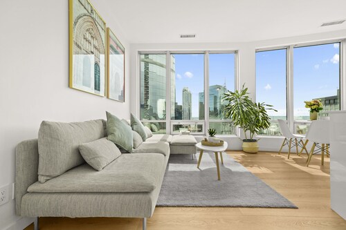 2 BR Downtown Oasis, AC & stunning views