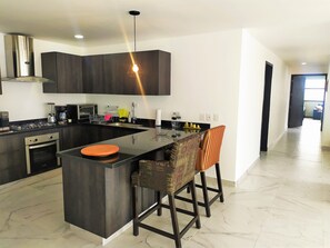 Fridge, microwave, oven, stovetop - Moderno Departamento en Cholula, Puebla. Ideal Para Familias o Para Trabajo (Heroica Puebla de Zaragoza)