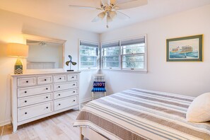 3 bedrooms, iron/ironing board, WiFi, bed sheets