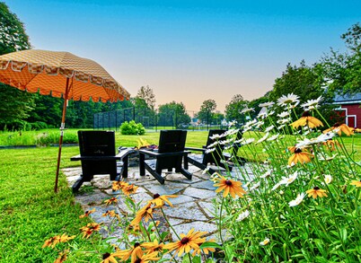 Charming Chester Farmhouse – peaceful and close to everything!