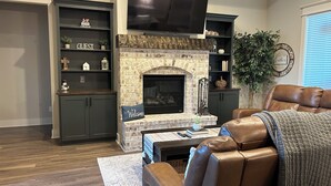 Unclassified image, 3 of 21, button - Charming Retreat in Hallsville, TX – Your Cozy Home Away from Home! (Hallsville)