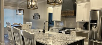 Charming Retreat in Hallsville, TX – Your Cozy Home Away from Home!
