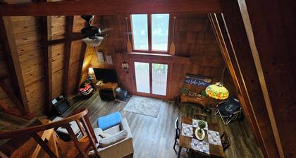 2 wooded acres, 2 king beds & 1 full bed, fire pit & plenty of parking!