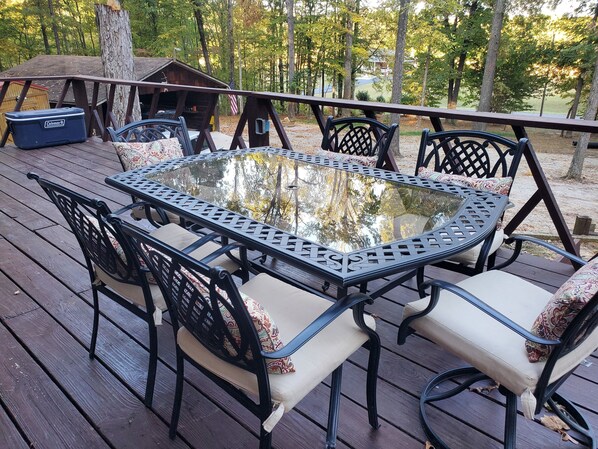 تناول الطعام بالخارج