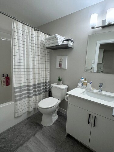 Cozy basement suite near Airport