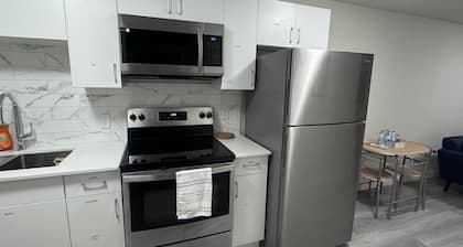 Cozy basement suite near Airport