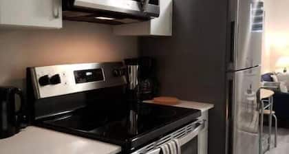 Cozy basement suite near Airport