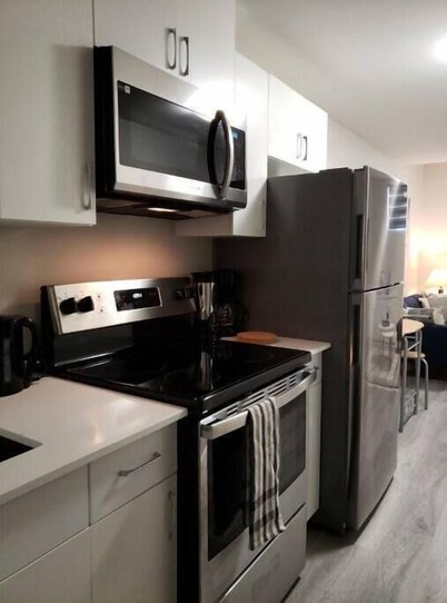 Cozy basement suite near Airport