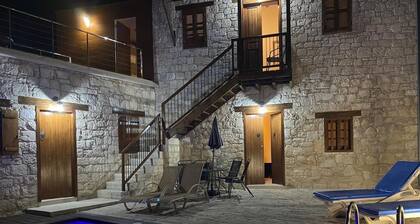 THE STONEHOUSE WITH PRIVATE SWIMMING POOL