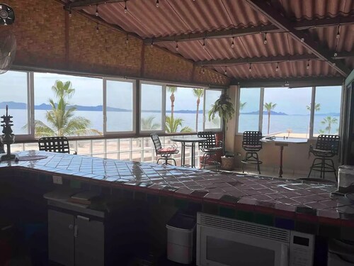 Awesome Top Floor Apartment 320° view of Sea & Mountains