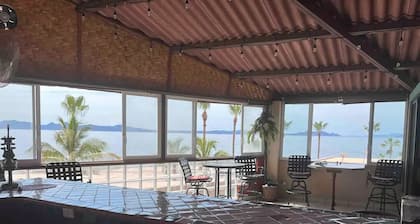 Awesome Top Floor Apartment 320° view of Sea & Mountains