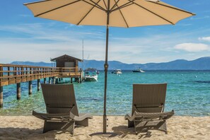 サンラウンジャー、ビーチタオル