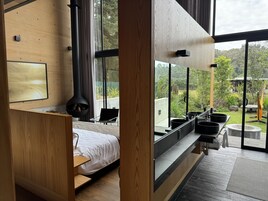 Deluxe Cabin, 1 Bedroom, Garden View | Hypo-allergenic bedding, down comforters, Select Comfort beds, minibar