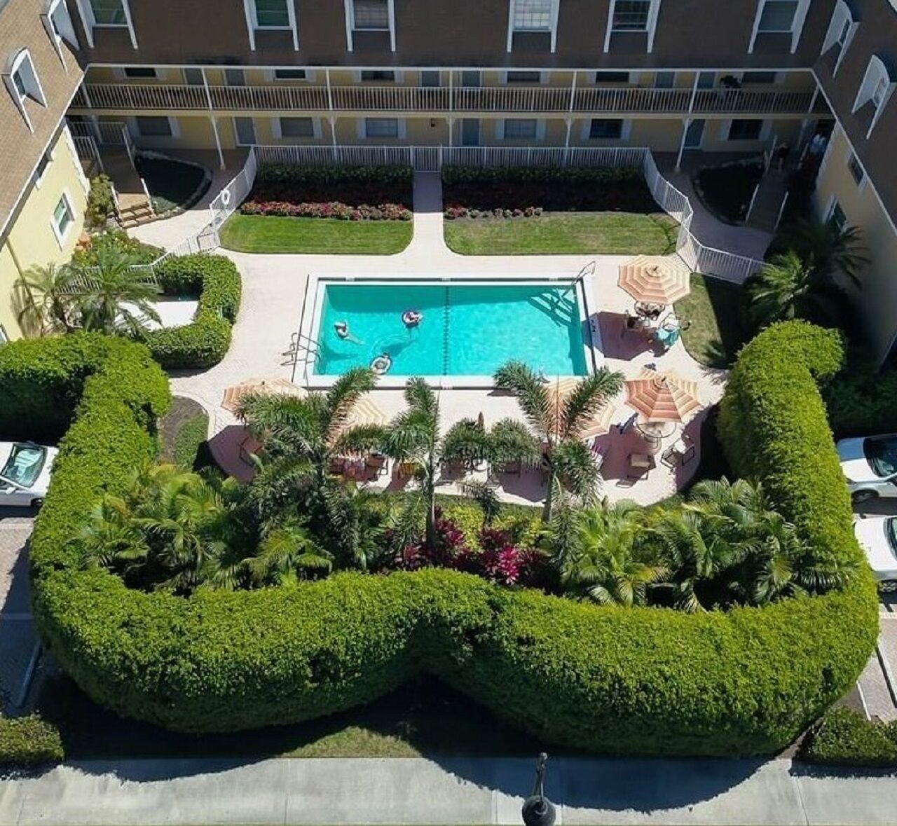 Immaculate 2BR beach condo in favored Pierre Club. Close to everything !