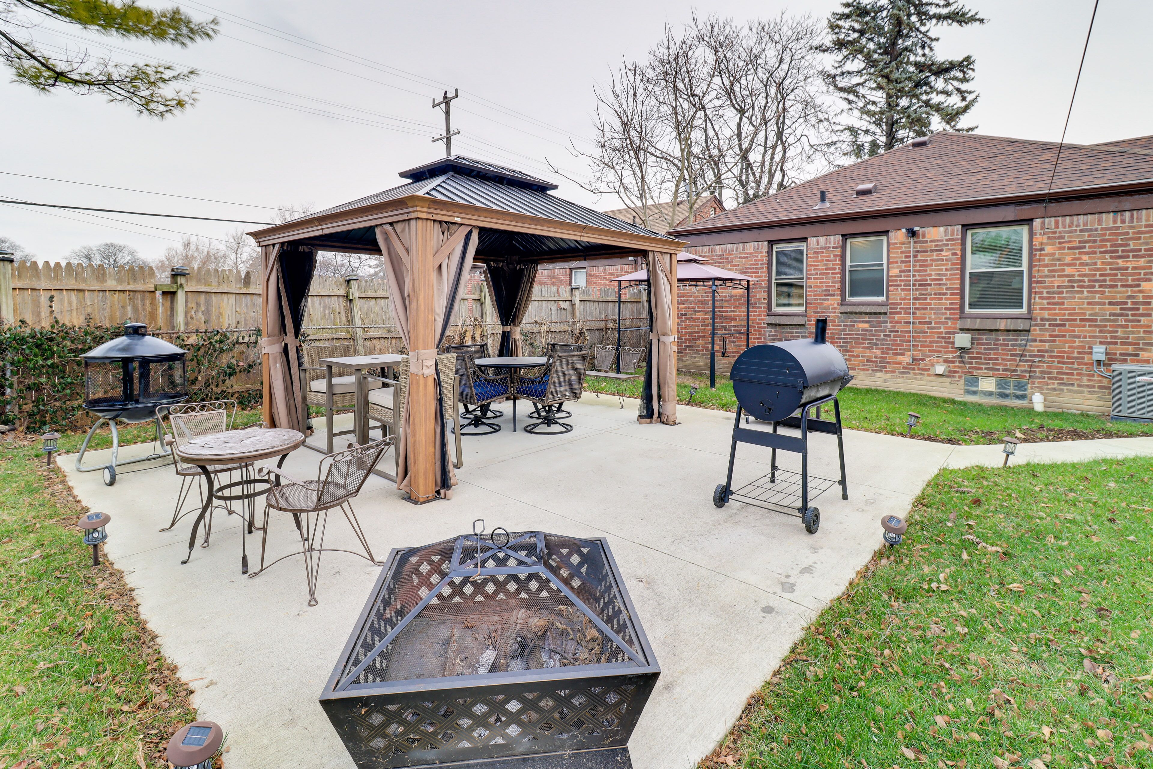 Cozy Detroit Home w/ Fire Pits: 12 Mi to Downtown!