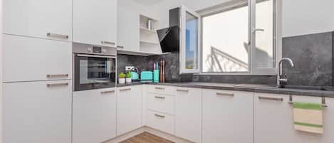Kühlschrank, Ofen, Herdplatte, Geschirrspüler