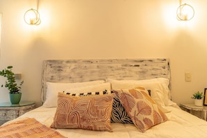 2 bedrooms, iron/ironing board, bed sheets