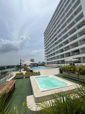 Pool - Seaview brand new apartment suite (Cartagena de Indias)