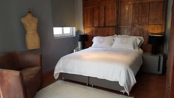 2 bedrooms, in-room safe, iron/ironing board, free WiFi