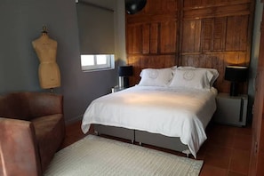 2 bedrooms, in-room safe, iron/ironing board, free WiFi