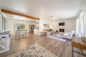 Smart TV, ping pong - Terryland Cottage - Downtown Hot Springs! (Hot Springs)