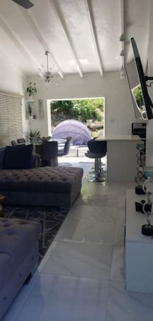 Interior. Hervana's Casa Blanca