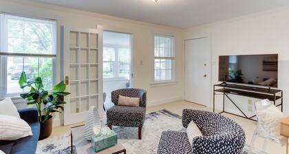 Spacious 2BR 2Level Apt - Walkable to metro!